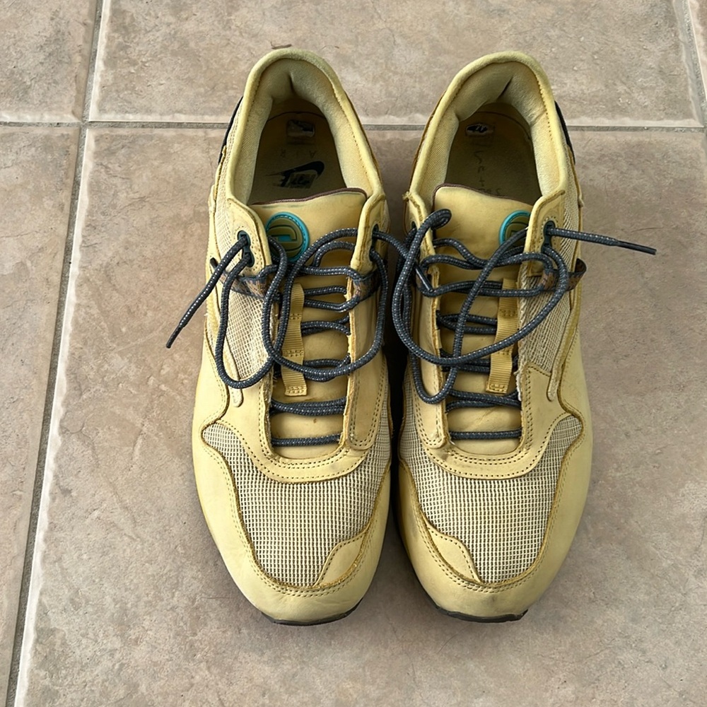 Nike Air Max Travis Scott Saturn Gold